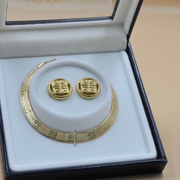 Chic Bracelet and Earrings - Set - Image 2